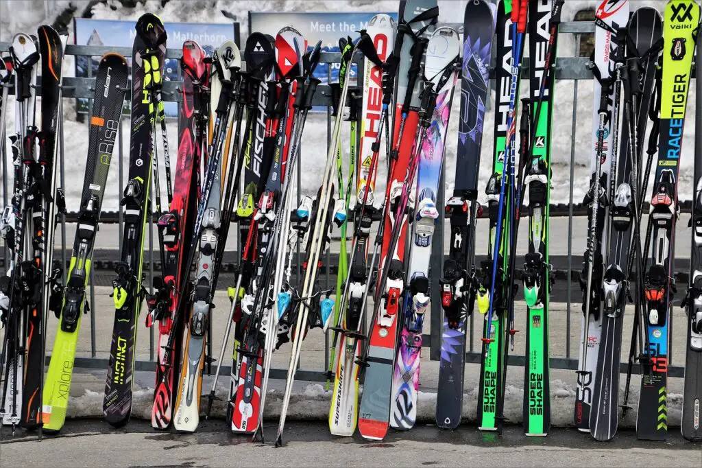 demo-vs-performance-vs-sport-skis-rental-packages-explained-onto-the